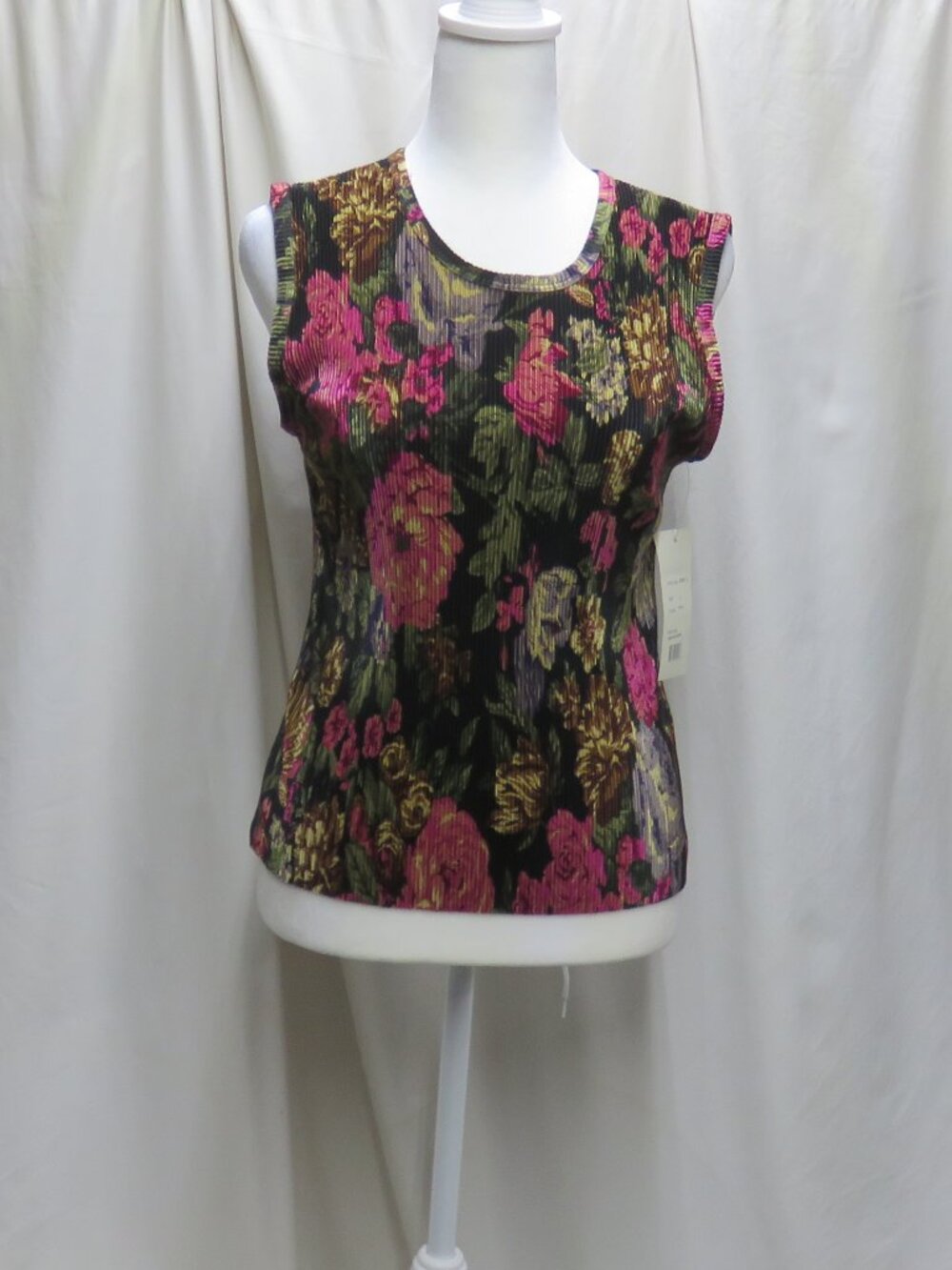 NWT Ladies Sleeveless Floral Print Top
